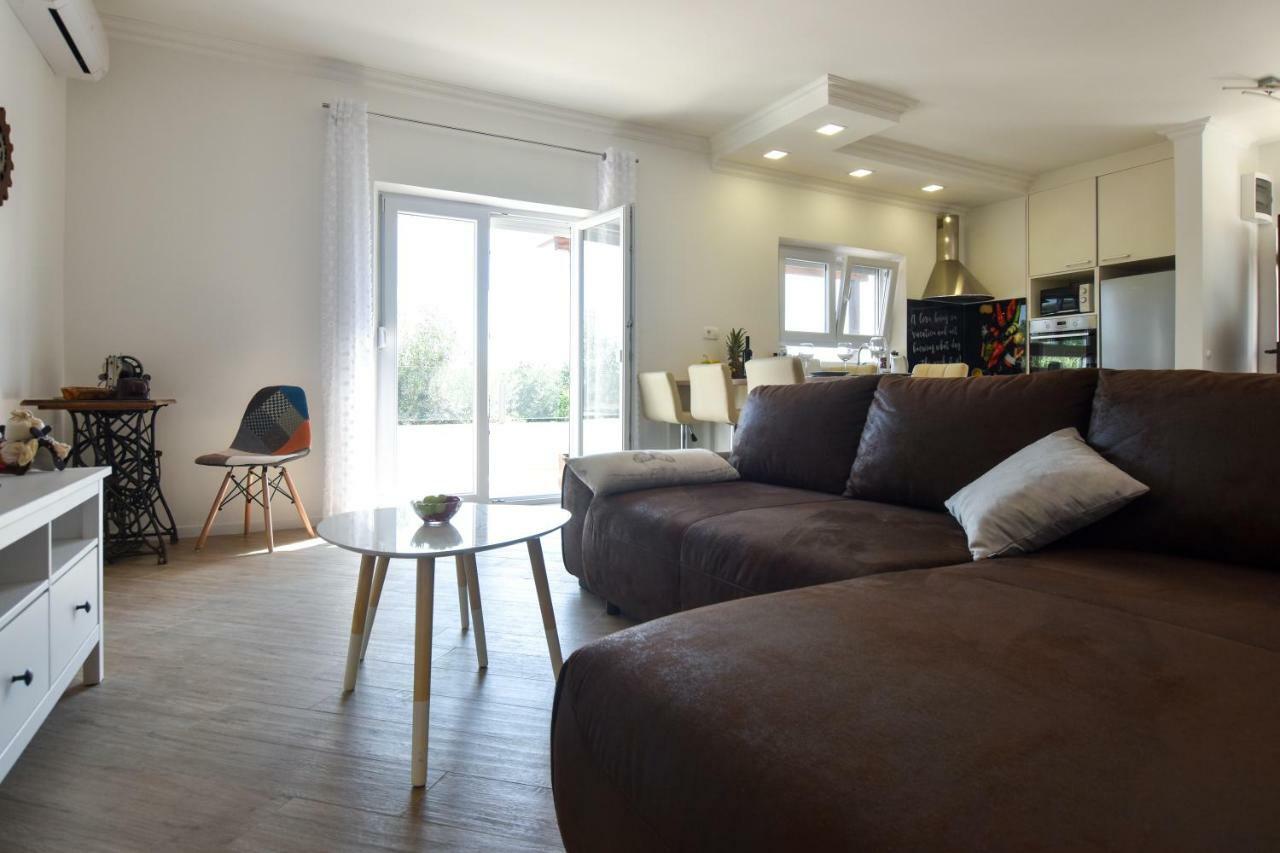 Solymar Villa Posedarje Buitenkant foto